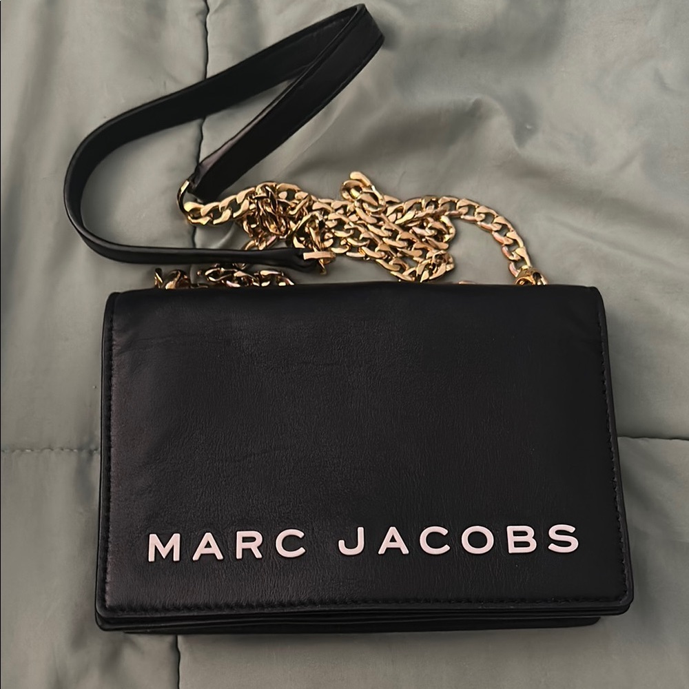 Marc Jacobs Black and Gold Crossbody Bag with Sleek Design